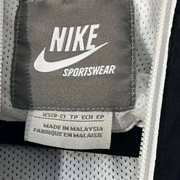 Nike | Nylon jacket windbreaker w/hood Black/White Logo women’s size XS cropped - Picture 5 of 11